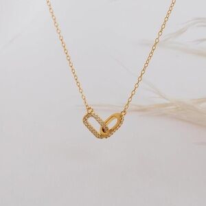 Gold Plated Interlocking Link Pendant Necklace – Modern Elegant, 17